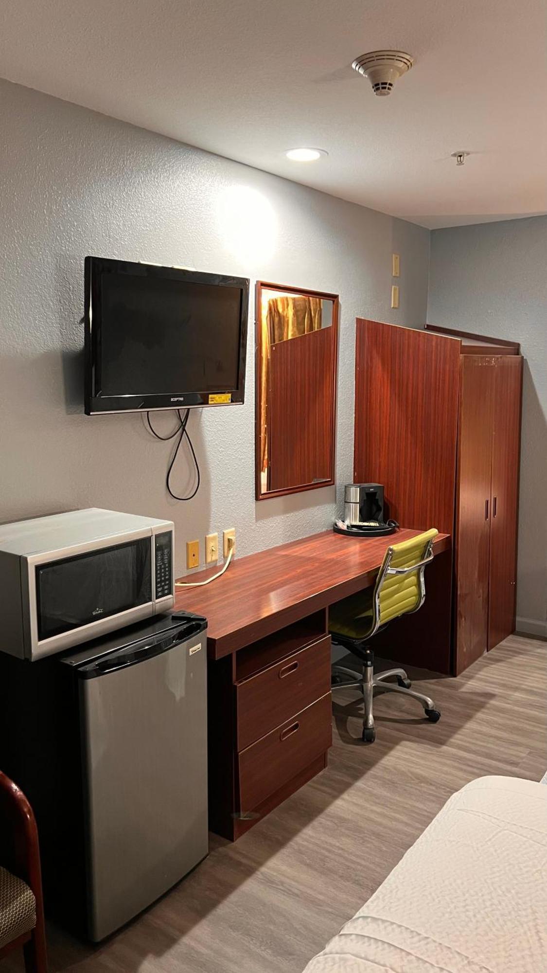 Blisspoint Inn & Suites, Northwood Kültér fotó