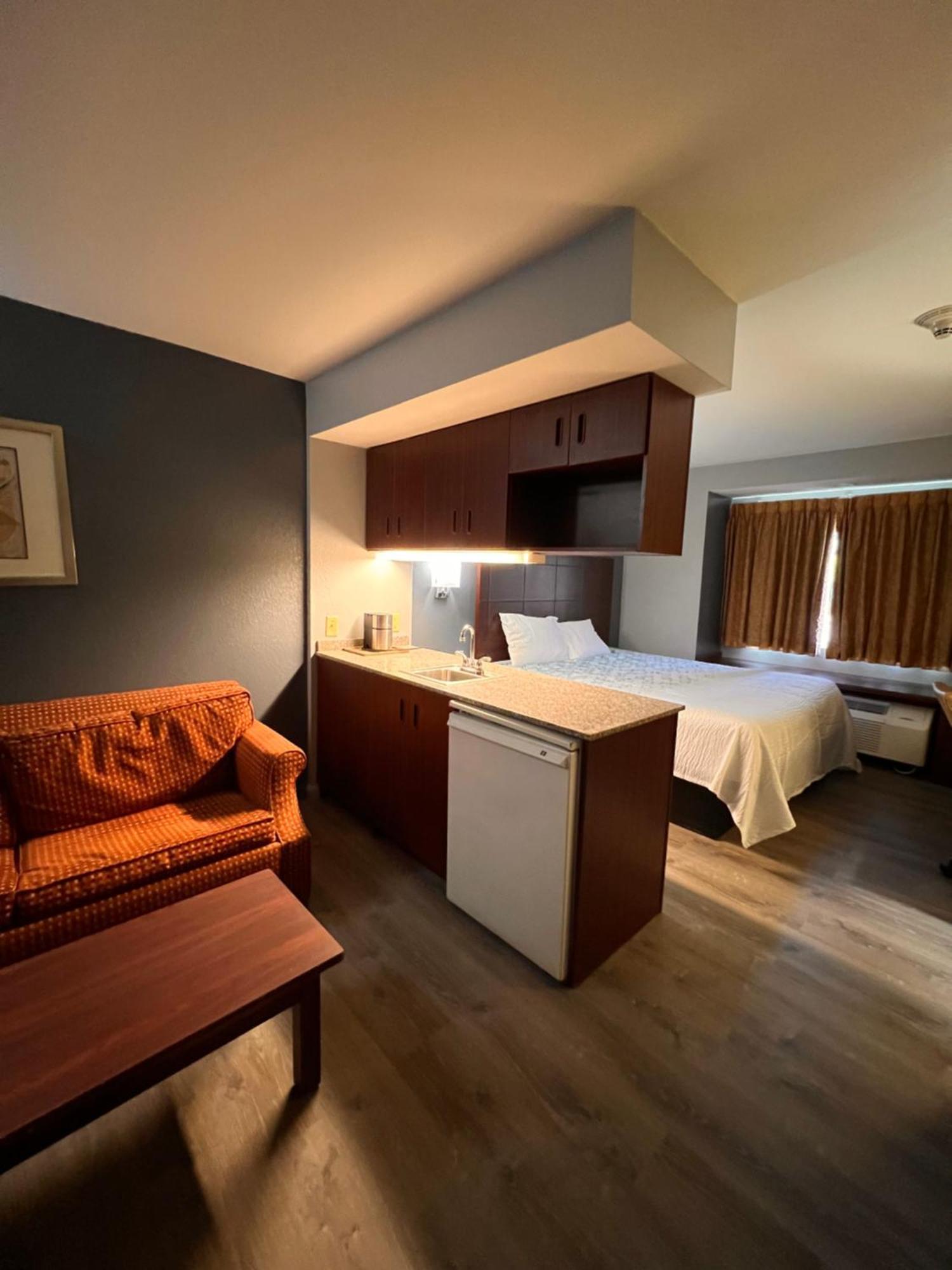 Blisspoint Inn & Suites, Northwood Kültér fotó